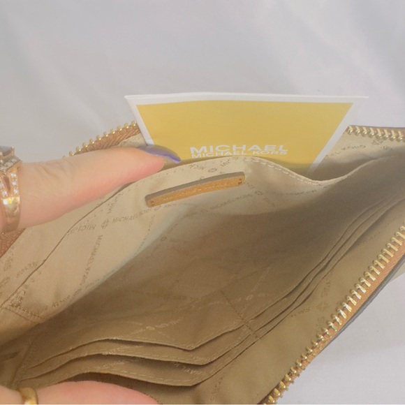 MICHAEL KORS NWT Jet Set LG Zip Clutch Wristlet MK MSRP $98 - Picture 5 of 8